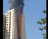 भायखला की बहुमंजिला इमारत में आग लगने से पूरा फ्लैट जलकर खाक